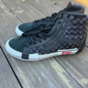 Sk8 HI CAP LX US SZ 9 black grey